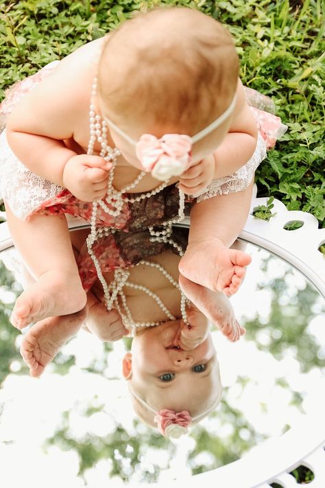 Infant Mirror Pictures, First Birthday Mirror Pictures, Baby Mirror Photoshoot, Mirror Baby Photoshoot, Babies First Birthday Photo Shoot, Baby Mirror Pictures, Outdoor 1 Year Photoshoot, Outside Baby Pictures, 9 Month Milestone Pictures