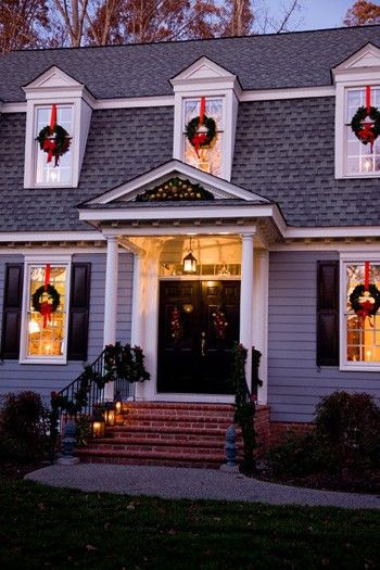 wreaths Exterior Wreaths, Wreaths On Windows, Holidays Activities, Bright Christmas Decorations, Christmas Wreaths For Windows, Christmas Bee, Christmas Outdoors, Christmas Everyday, Christmas Tips