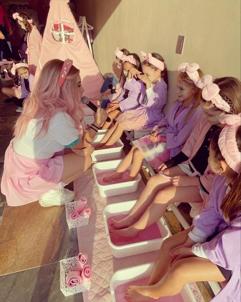 Kids Spa Party Business, Pamper Sleepover Ideas, Spa Movie Night Birthday Party, Barbie Birthday Sleepover, Spa B Day Party Ideas, Pink Spa Birthday Party, Spa Day Sleepover Ideas, Princess Spa Party Ideas, Girly Birthday Party Activities