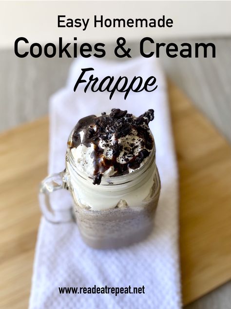 Cookies And Cream Frappe Recipe, Frappe Without Coffee, How To Make Frappe At Home, How To Make A Frappe At Home, Oreo Frappe Recipe, Diy Frappe, Cookies And Cream Frappe, Frappe Recipes, Treats To Make At Home