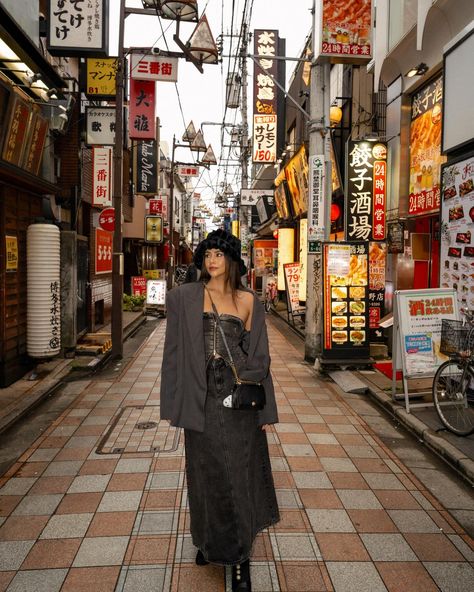 Nakano ❤️ Street Photos Instagram, Night In Tokyo Aesthetic, Tokyo Aesthetic Instagram, Japan Travel Photos, Kyoto Japan Outfit, Tokyo Outfit Ideas, Taiwan Photo Ideas, Japan Inspo Pics, Japan Poses Photo Ideas