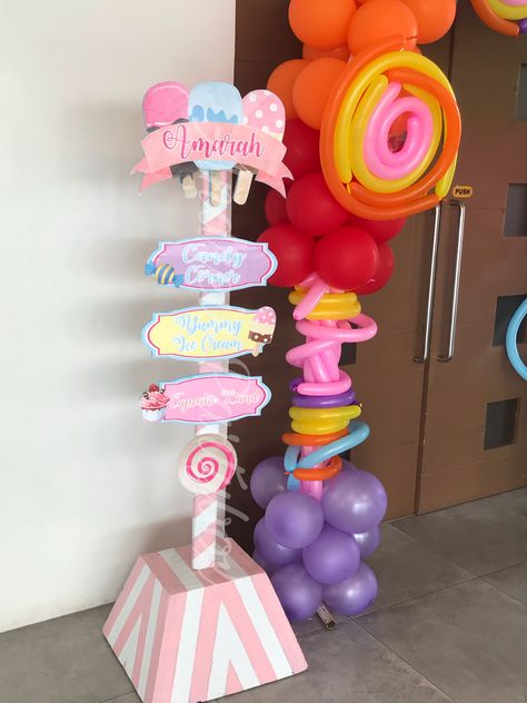 Candies Birthday Theme, Candy Shop Party Decorations, Candy Theme Party Decorations, Candy Land Birthday Party Decorations, Candy Party Ideas Decorations, Candyland Table Centerpiece, Candy Land Quinceanera Theme, Birthday Party Entrance Decoration, Candy Birthday Decorations