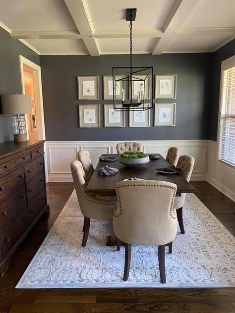 Dining Room Wall Color, Dining Room Accent Wall, Dark Dining Room, Dining Room Wainscoting, Dining Room Accents, Dining Room Paint, Interior Design Per La Casa, Grey Dining Room, Dining Room Remodel