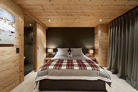 20 chalets et maisons en bois à la montagne Chalet Bedroom, Chalet Interior Design, Design Interior Modern, Design Ložnic, Pallet Home Decor, Modern Chalet, Chalet Interior, Cabin Bedroom, Chalet Design