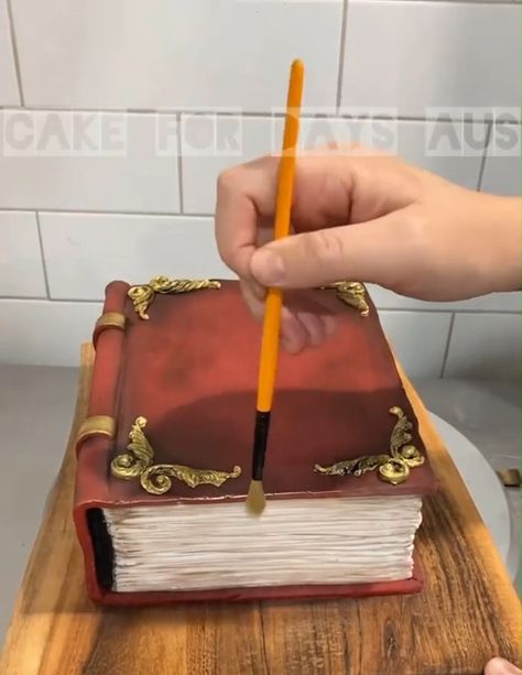 Harry Potter Book Cake Ideas, Harry Potter Cakes Easy, How To Make A Book Cake, Book Cake Ideas Birthday, Book Cake Ideas, Book Cake Tutorial, Book Cake Design, Harry Potter Cake Ideas, Harry Potter Book Cake