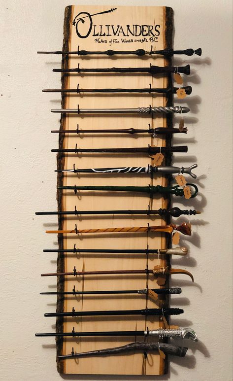 Harry Potter Wand Holder Diy, Wand Display Ideas, Homemade Wands Harry Potter, Wand Holder Diy, Wand Display Diy, Wand Holder Harry Potter, Homemade Wands, Hogwarts Wands, Harry Potter Wand Stand