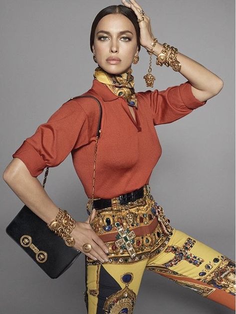 Versace Photoshoot, Versace Family, Versace 2019, Irina Shayk Photos, Mert And Marcus, 90s Versace, Versace Fashion, Donatella Versace, Mode Chic