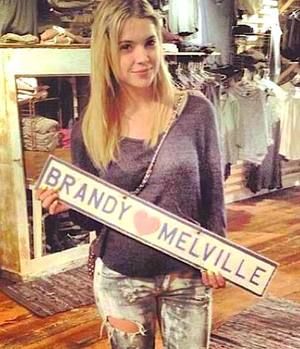 Brandy Melville Heart Sign Brandy Melville Stores, Brandy Clothes, Brandy Melville Style, California Sign, Blue Font, Wooden Signs Diy, Diy Wood Signs, Wire Hanger, Painted Wood Signs