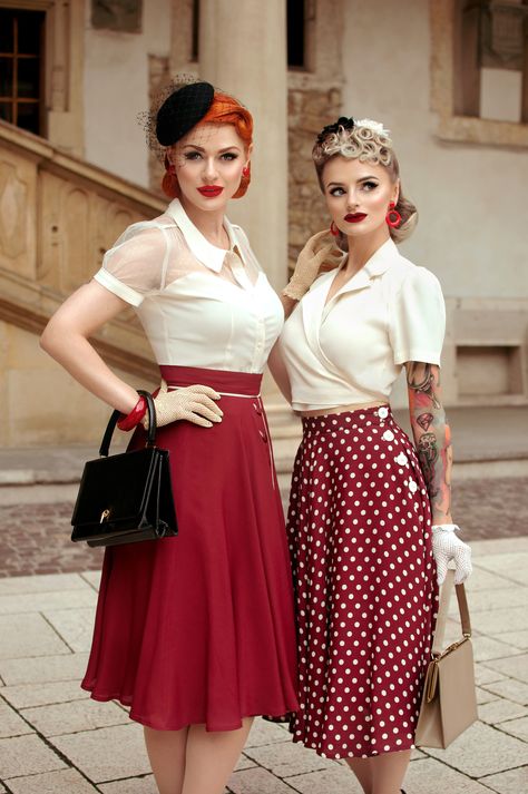 Born In The Wrong Era ..? Love classic 1940's vintage style ..? Our classic pieces can be worn time and time again... Oozes vintage glam for an elegant 40's look... Outfits 40s, Mode Pin Up, Style Année 80, 40s Outfits, Vintage Dress Design, 1940s Outfits, Mode Retro, Gaun Fashion, Look Retro