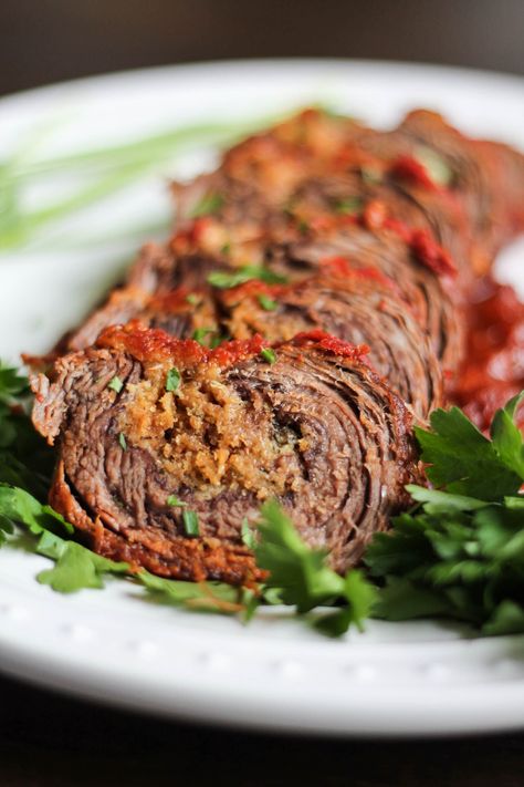 An easy to prepare recipe for Braciole with parmesan, provolone, breadcrumbs, garlic, and parsley. This recipe takes just 20 minutes to active prep time! Braciole Recipe Italian, Italian Meat Dishes, Beef Braciole, Braciole Recipe, Valentine's Dinner, Tomatillo Sauce, Baked Penne, Flank Steak Recipes, Meat Rolls