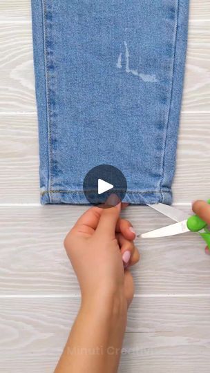 819K views · 3.4K reactions | Usa questi metodi per ricucire e rimettere a nuovo i tuoi vestiti | 5 Minuti Creativi - Ragazze Diy Fashion, Helpful Hints, Blue Jeans, Sweatpants, Fashion Outfits, Sewing, Blue, Tracksuit Bottoms