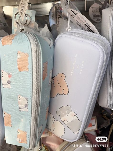 Cute Aesthetic Pencil Case, Aesthetic Pouches, Pencil Pouch Aesthetic, Aesthetic Pouch, Stationary Pouch, Cute Pencil Pouches, Pretty School Supplies, Stationery Obsession, Room Organisation