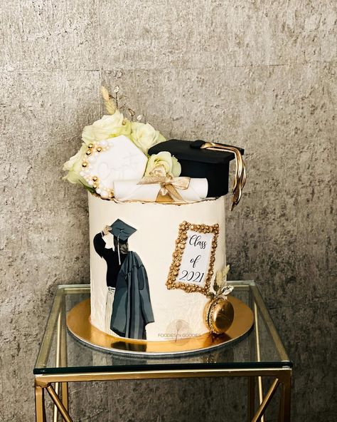 Foodies ‘n Goodies on Instagram: “𝗚𝗿𝗮𝗱𝘂𝗮𝘁𝗶𝗼𝗻 𝗖𝗮𝗸𝗲 🎓 . . . . . . . . . . . . #graduationcake #diploma #cakesisterspace #cakedecorating #cakedesign #cakeart #congratulations…” Masters Graduation Cake, Congrats Cake, Cake Congratulations, Cakes Graduation, Grad Cakes, Congratulations Cake, Graduation Message, Masters Graduation, Graduation Party Cake