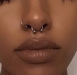 Nose Piercing Middle Of Nose, Percinings Ideas Nose, Middle Nose Piercing Septum, Nose Piercing Septum Aesthetic, Septum Und Nostril, Nostril Y Septum, Piercings Nose Septum, Nose Percinings Aesthetic, Nostril And Septum