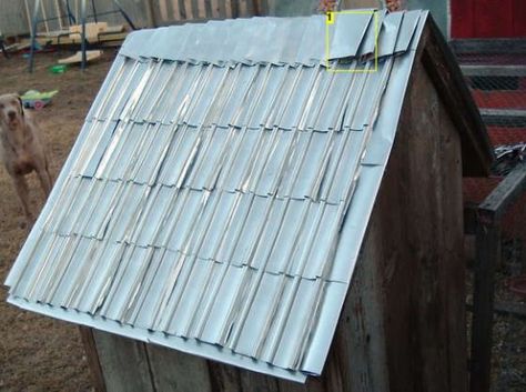 A roof made from recycled aluminum cans!  The photo shows it using the inside but I can see something colorful made with the logo sides out.  Maybe a potting bench or small shed? Aluminum Cans, Roofing Diy, Solar Roof, Photovoltaic Panels, Best Solar Panels, Aluminum Can, Ideas Hogar, Solar Heating, Building A Shed