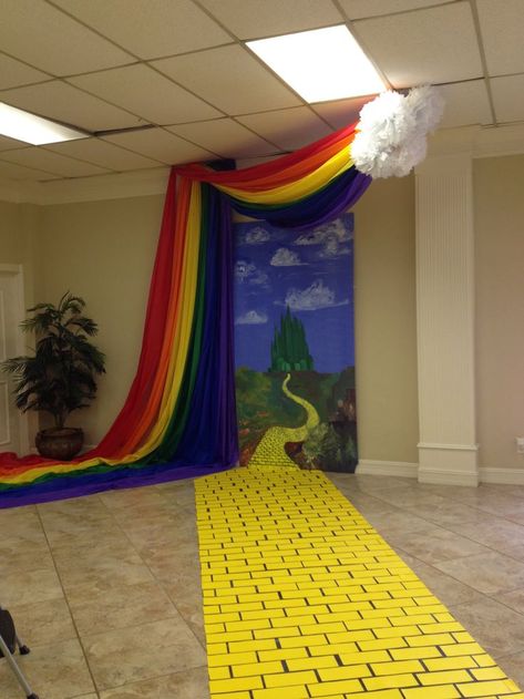 Wizard Of Oz Photo Backdrop, Wizard Of Oz Display, Wizard Of Oz Scenery Ideas, Wizard Of Oz Lollipop Guild, Wizard Of Oz Cubicle Decorations, Wizard Of Oz Poster Ideas, Wizard Of Oz Photo Booth, Wizard Of Oz School Decorations, Wizard Of Oz Party Theme