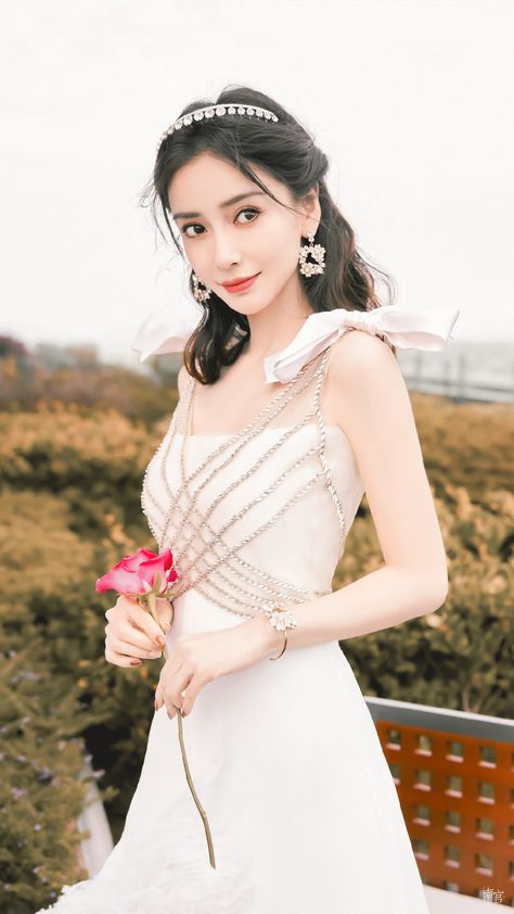 Angelababy Wedding, Angela Baby, All White, Makeup Inspo, Sheath Wedding Dress, Bridal Makeup, Actors & Actresses, Hairstyles, Actresses