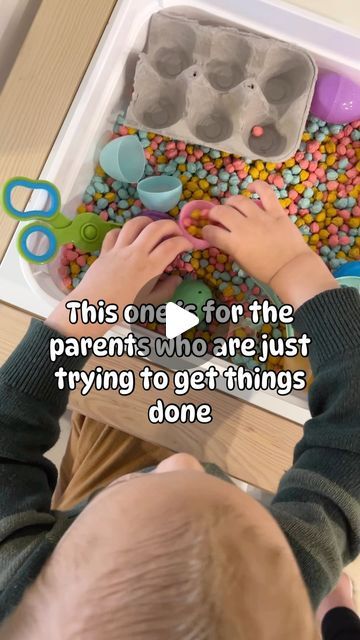 Darby Moczygemba| Toddler Activities| Preschool Curriculum on Instagram: "My life changed when we discovered chickpea sensory bins 🤯  They are easier and faster to make than rice bins and the peas are the perfect size for children working on their pinching fine motor skills.   (Please use caution if you try this activity with children under 3)  To make the colored chickpeas just add a cup or so to a ziplock bag, add some acrylic paint and give the bag a good shake.  When the chickpeas are fully covered, lay them out flat to dry on a piece of parchment paper. The peas will be fully dry in 10 minutes or less!   We added some scooping tongs and Easter eggs to our sensory bin- what will you be adding to yours?   #sensorybin #easter #easteractivity #activitiesforkids #parentinghacks #busymom # Bucketlist 2024, Rice Sensory Bin, Children Working, Tuff Tray, Best Shakes, Activities Preschool, Ziplock Bag, Preschool Curriculum, Sensory Bin