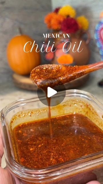 Ale Regalado 💖 on Instagram: "You guys asked for my chili oil recipe so here it is 😋 Its perfect for pozole, on quesadillas, burritos, caldos & even on pizza 😉 Ingredients ⬇️ -1 cup cooking oil -45 dried arbol chilies  -1 large garlic clove or 2 regular sized  -1 corn tortilla -Salt  *keep in mind the longer you blend the smoother your chili will be, the less you blend the more chunky & textured your chili will be.  #chiledeaceite #chillioil #chilioil #mexicanchilioil #mexicanchillioil #salsa #chileparaposole #chileparapozole #pozole #posole #mexicanfood #mexicanrecipes #comidamexicana #recetasfaciles #artesaniasmexicanas #artesanias" Oil Chili Mexican, Salsa For Pozole, Mexican Chili Oil, Arbol Chili Recipes, Chilli Colorado Recipe, Mexican Chili Oil Recipe, Salsa Ideas, Taco Chilli, Mexican Sauces