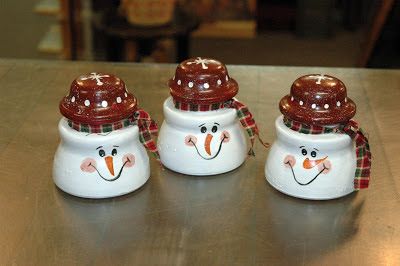 Trash To Treasure Ideas, Diy Schneemann, Country Lane, Glass Insulators, Snowman Crafts, Winter Crafts, Christmas Tree Toppers, Christmas Deco, Xmas Crafts