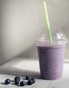 Blueberry muffin protein shake & My no-rules smoothie - get recipe here: http://www.dailymail.co.uk/home/you/article-4428946/Blueberry-muffin-protein-shake-no-rules-smoothie.html Blueberry Muffin Protein Shake, Blueberry Protein Shake, Blueberry Milkshake, Vegetable Juice Recipes, A Balanced Meal, Shakes And Smoothies, Perfect Smoothie, Blueberry Juice, Blueberry Lemonade