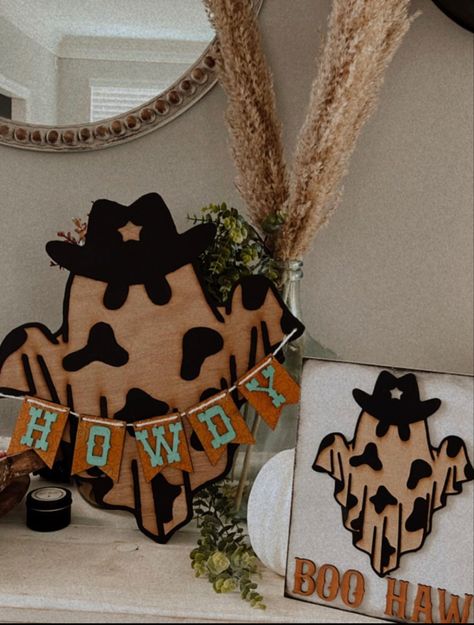 Fall Decor Western, Cow Halloween Decor, Cowboy Halloween Decorations, Halloween Western Theme, Western Halloween Decorations, Western Halloween Aesthetic, Cowboy Halloween Decor, Fall Western Decor, Country Western Christmas Decor