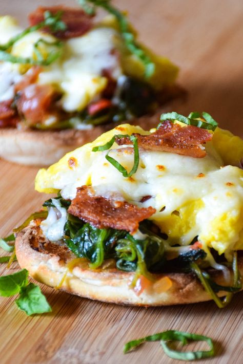 Breakfast Bruschetta - Savory breakfast sandwich - Grumpy's Honeybunch Bruschetta Eggs, Breakfast Bruschetta, Sea Hag, Doterra Recipes, Eggs And Bacon, Spinach Tomato, Tomato Bruschetta, Breakfast Casseroles, Bruschetta Recipe