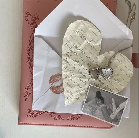 Hadiah Valentine, Bf Gifts, Gift Inspo, San Valentino, Love Letters, Creative Gifts, A Heart, Boyfriend Gifts