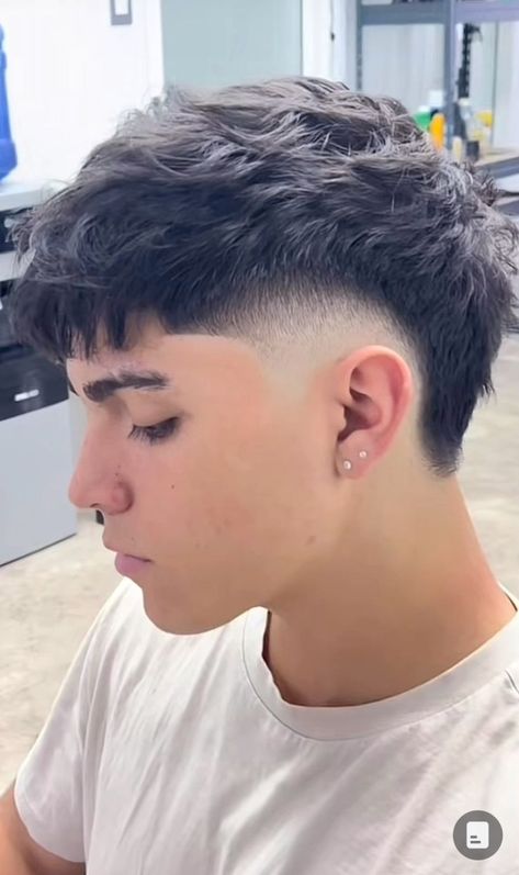 V Cut Hair Men, Taper Fade Pelo Corto, Taper Fade Corto, Cortes De Cabello Corto Hombre, Short Mohawk Fade, Corte Taper Fade, Taper Fade Mullet, Mohawk Men, V Taper