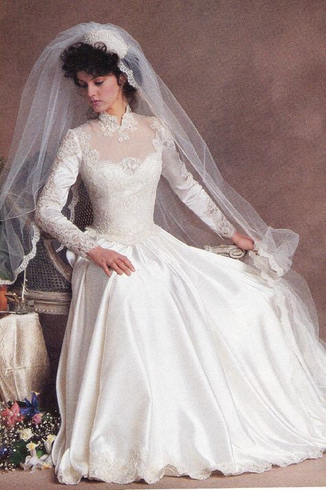 A classic wedding dress looks stunning for your special day. I’m digging this one for your wedding style. Add this gown to your wedding board. Old School Wedding, Classic Wedding Dress, Yes To The Dress, Perfect Wedding Dress, Classic Wedding, Wedding Board, Fairytale Wedding, Wedding Looks, Bridal Style