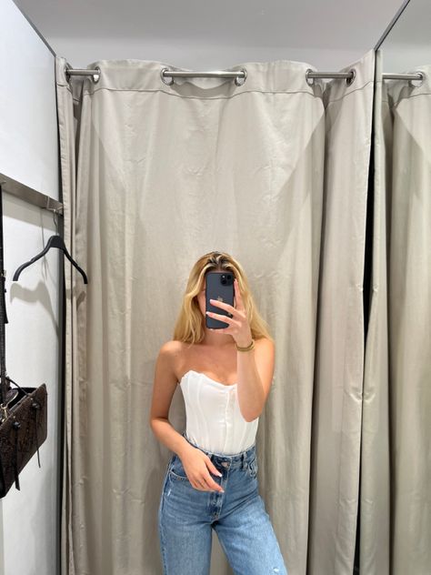 Outfit ootd fashion corset Zara inspiraționale aesthetic new summer Zara Outfit, Strapless Corset, Aesthetic Tiktok, Fashion Aesthetic, Corset Top, Outfit Of The Day, Strapless Top, Outfit Inspirations, Ootd