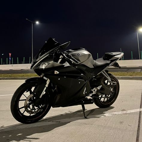 Yamaha YZF R-125 ~ 2016 Motorcycle Yamaha Yzf R125, Yamaha R3 Black, Yamaha R7 Black, Yamaha R6 Black, Bikes Yamaha, Yamaha Yzf R125, Pretty Bikes, R15 Yamaha, Yamaha Yzf R