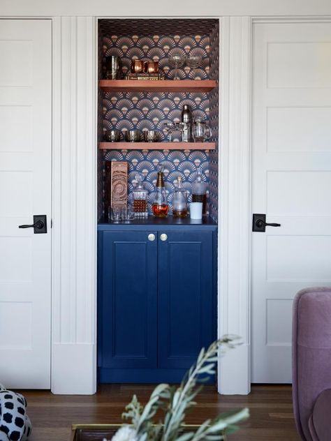 Contemporary Built-In Mini Bar Closet Bar Ideas, Small Built In Bar, Bar Niche, Beautiful Bookcases, Small Home Bar Ideas, Bar In Living Room, Dry Bar Ideas, Built In Wet Bar, Small Bars For Home