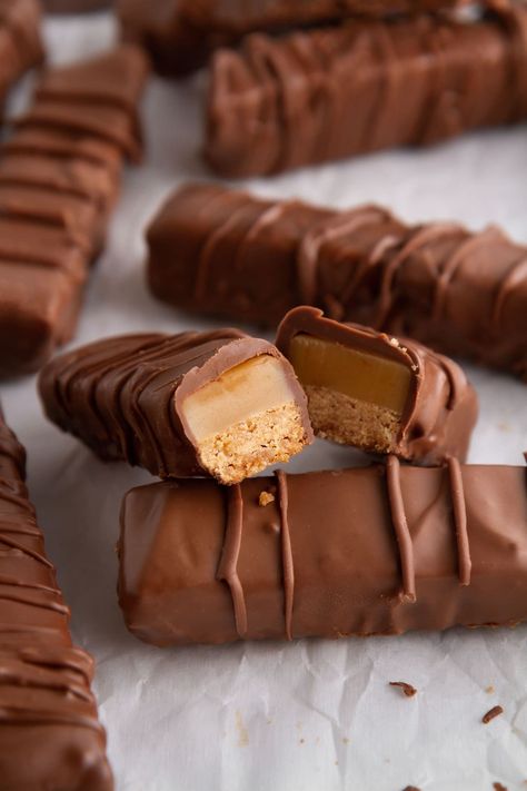 homemade twix bars Cookie Dough No Flour, Edible Cookie Dough No Flour, Edible Cookie Dough For Two, Cookie Dough For Two, Twix Bars Recipe, Homemade Twix Bars Recipe, Cookie Dough Healthy, Edible Cookie Dough Healthy, Pretzel Candy