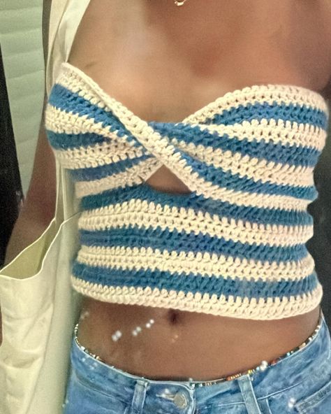 Cute Tops Crochet, Croshay Clothes, Cute Crochet Summer Tops, Crochet Ideas For Summer, Croche Aesthetic, Summer Crochet Ideas, Crochet Tops Aesthetic, Crochet Top Summer, Summer Modest Outfits