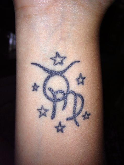 Maybe do an intertwining of scorpio, taurus, sag., gemini and aquarius.. ?? Pretty simple and cool Tattoo Taurus, Zwilling Tattoo, Leo Constellation Tattoo, Taurus Constellation Tattoo, Taurus Tattoo, Virgo And Taurus, Taurus And Scorpio, Scorpio Tattoo, Virgo Tattoo