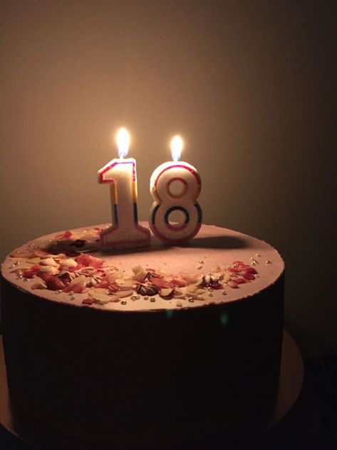 Happy 18th Birthday To Me, Happy 18th Birthday Quotes, It's My 18th Birthday, 18th Cake, Cake Story, Happy Birthday 18th, Friends Cake, Food C, Cute Birthday Ideas