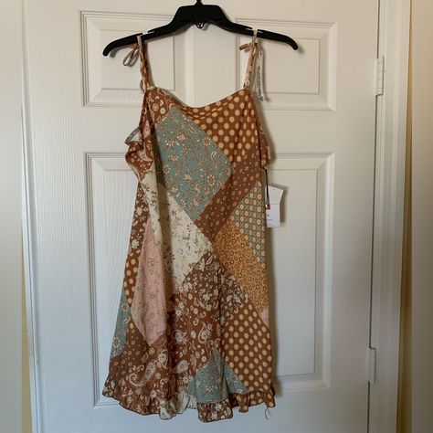 Originality Sleeveless Mini Floral Dress, Size L (Nwt) Condition: New With Tags (Nwt). A Brand-New, Unused And Unworn Item. No Flaws. Theme/Occasion/Season: Casual, Party, Date Night, Spring, Summer, Fall, Minimalist, Simple Neutral Capsule, Staple, Everyday, Modern, Chic, Classic, Timeless, Everyday, Effortless, Cute, Basic Essential. Classic, Nautical, Beach, Coastal, Cottagecore. Boho, Bohemian, Hippie, Festival, Contemporary, Modern. Hippie Hoco Dresses, Floral Hoco Dress, Coastal Cottagecore, Mini Floral Dress, Womens Casual Dresses, Hippie Festival, 70s Dress, Bohemian Hippie, Festival Dress