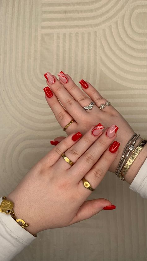 Short Square Acrylic Nails Designs Red, Short Red Nails Ideas, Nails Rojas Cortas, Red Short Nails Ideas, Buchifresa Nails, Simple Short Square Nails, Short Red Acrylic Nails, Short Red Nails, Bright Red Nails