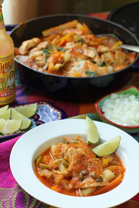 fish veracruz - a delicious Mexican fish dish cooked in the Veracruz style Veracruz Sauce, Stewed Fish, Mexican Fish, Citrus Fish, Fish Taco, Easy Mexican, Vegetable Stew, White Fish, Fish Fillet