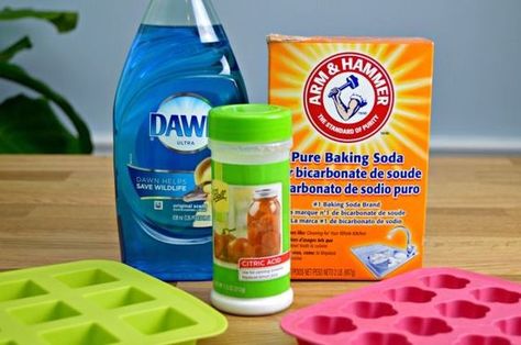 3 Ingredient Homemade Toilet Cleaning Bombs Homemade Dish Soap, Tablet Recipe, Miracle Cleaner, Homemade Toilet Cleaner, Clean Baking Pans, Cleaning Painted Walls, Flower Children, Dishwasher Tablets, Homemade Cleaning