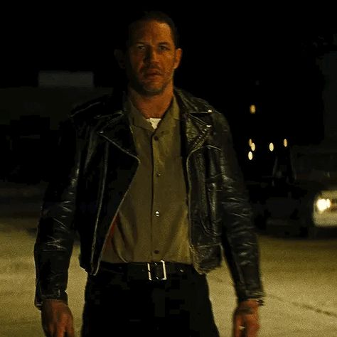 Tom Hardy The Bikeriders Tom Hardy, Tom Hardy Bike Riders, Tom Hardy The Bikeriders, Black Biker Outfit, Mens Biker Outfit, Tom Hardy Style, Tom Hardy Aesthetic, Cinema Icon, Tough Men