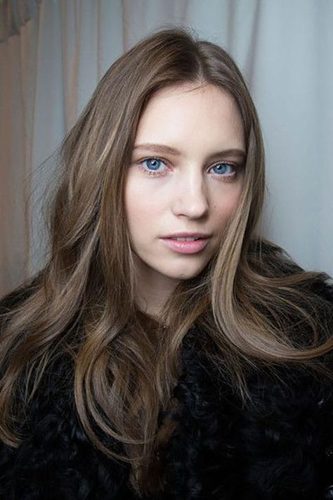 Brown Hair Blue Eyes Pale Skin, Hair Color Ideas With Highlights, Brown Hair Pale Skin, Natural Light Brown Hair, Mousy Brown Hair, Light Brown Hair Color Ideas, Fashion Week Makeup, Blonde Hair Pale Skin, Light Brown Hair Color