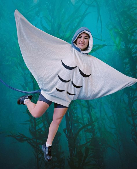 Sting Ray Costume Diy, Sea Creature Dress Up, Under The Sea Costumes Diy Women, Water Themed Costumes, Diy Stingray Costume, Under The Sea Fancy Dress Ideas, Sea Animal Diy Costume, Homemade Fish Costume, Under The Sea Theme Costume