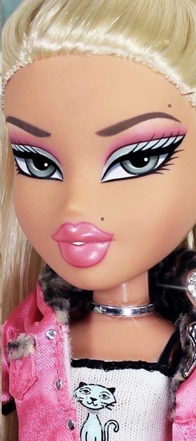 Eye Makeup On Hand, Bratz Doll Makeup, Y2k Bratz, Y2k Makeup, Black Bratz Doll, Bratz Doll Outfits, Hand Makeup, Cute Halloween Makeup, Makeup Drawing