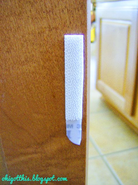 Velcro cabinet doors: Less Annoying (and More Cheap) Baby Proofing Baby Proofing Hacks, Baby Proof House, Baby Cabinet, Baby Proof Cabinets, Toddler Proofing, 1 Samuel 1 27, Cat Proofing, Baby Life Hacks, Baby Proofing