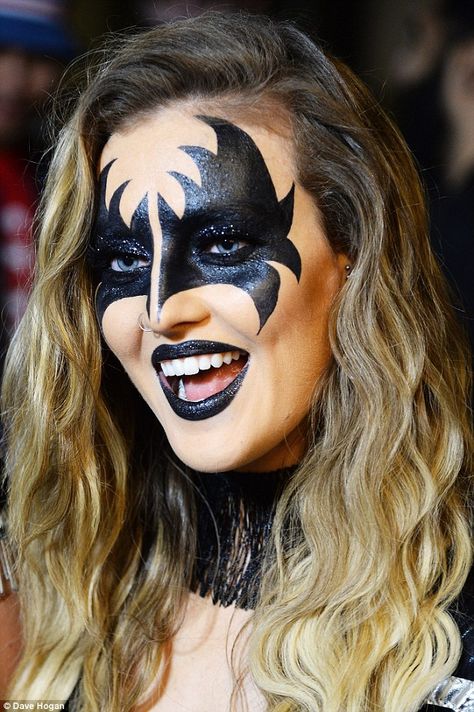 Gene, is that you? Perrie Edwards looked amazing in batwing makeup and a matching black glitter lip Kiss Band Makeup, Kiss Halloween Costumes, Kiss Costume, Rock Makeup, Kiss Concert, Perfect Kiss, Halloween Makeup Diy, Haunted House Party, Celebrity Halloween Costumes