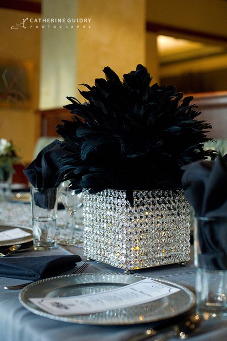 Black Wedding Center Piece Ideas, Diy Black Centerpieces Wedding, Silver And Black Centerpieces, Indoor Dinner Party Decor, Black And White Ball Centerpieces, Glitz And Glam Centerpieces, Black Party Centerpieces, Black And Bling Party Decorations, Party Centerpieces Elegant