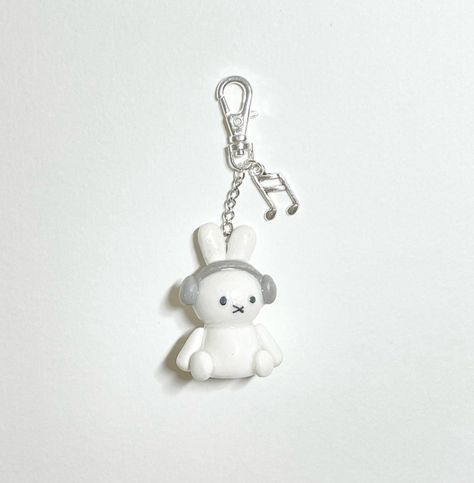 Cute Bunny Keychain, Bunny Clay Charm, Miffy Clay Charm, Miffy Charm, Bunny Clay, Bunny Keychain, Clay Keychain, Clay Diy Projects, Tanah Liat