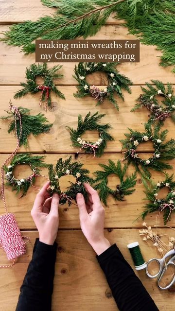 Rebecca on Instagram: "Cottagecore Christmas ideas: wrapping presents in brown paper & decorating with foraged bits.🎄 I’ll be sharing a more detailed step by step on my Patreon page. I don’t always make my presents so decorative but I had the creative impulse this year. #cottagecorechristmas #cottagecore #cottagecoreaesthetic #romanticacademia #thatsdarling #aseasonalyear" Homemade Gift Wrapping, Vintage Natural Christmas Decor Ideas, Foraged Wreath Christmas, Foraged Christmas Decor, Natural Christmas Gifts, Slow Living Christmas, Christmas Craft Workshop Ideas, Old Fashioned Christmas Crafts, Natural Christmas Aesthetic